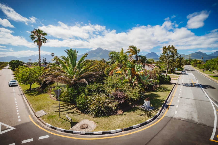 4 Bedroom Property for Sale in Loerie Park Western Cape